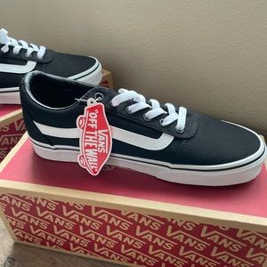 Woman’s Vans black/white